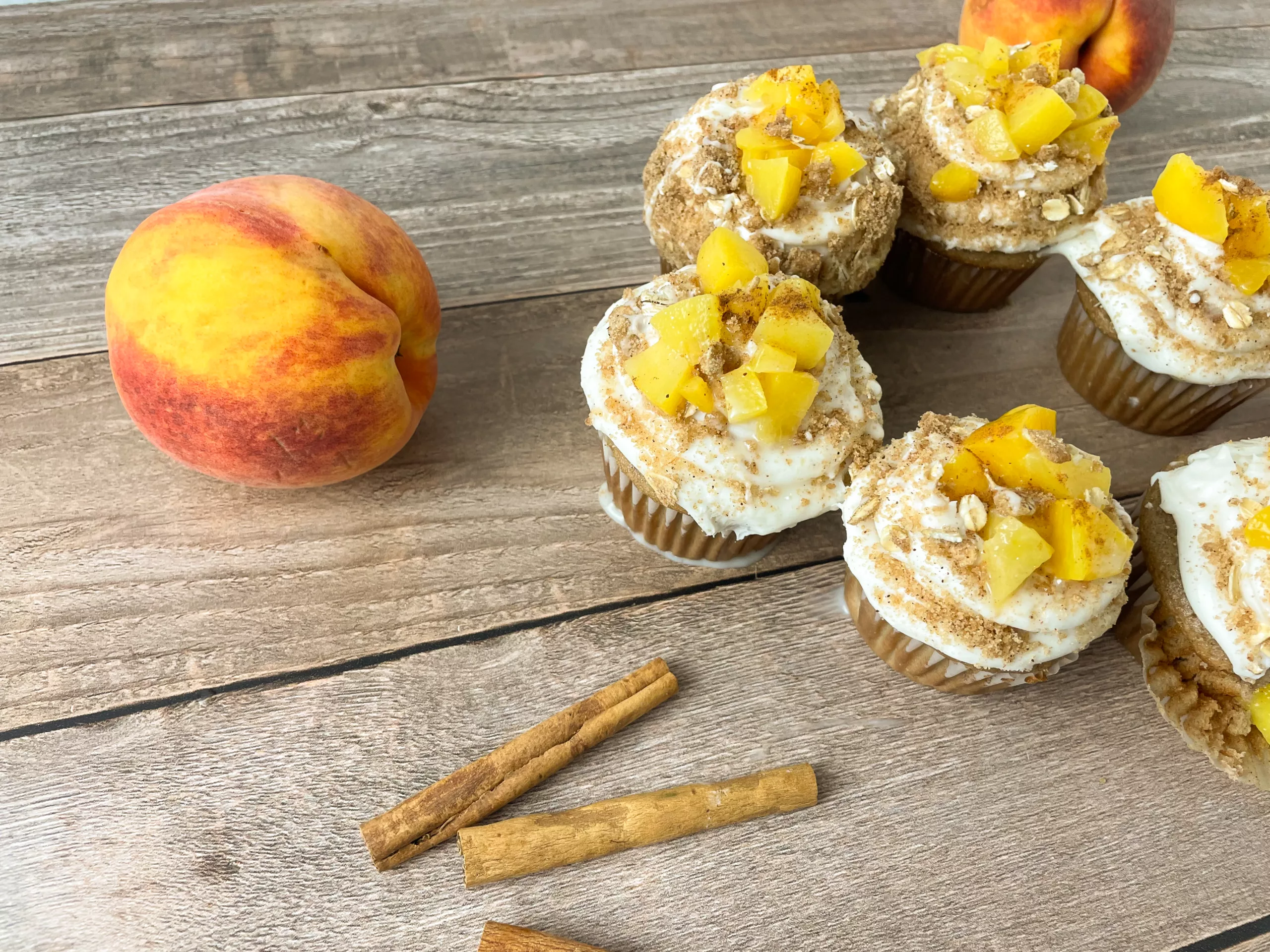 How to Make Peach Crumble Crisp Cupcakes